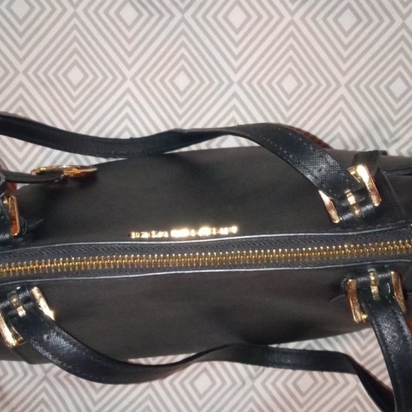 Black Michael Kors HandBag - Picture 5 of 8